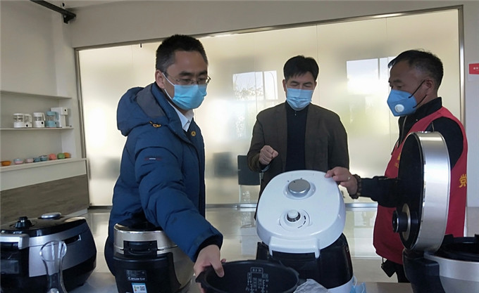 縣領(lǐng)導(dǎo)蒞臨華寶集團慰問指導(dǎo)工作